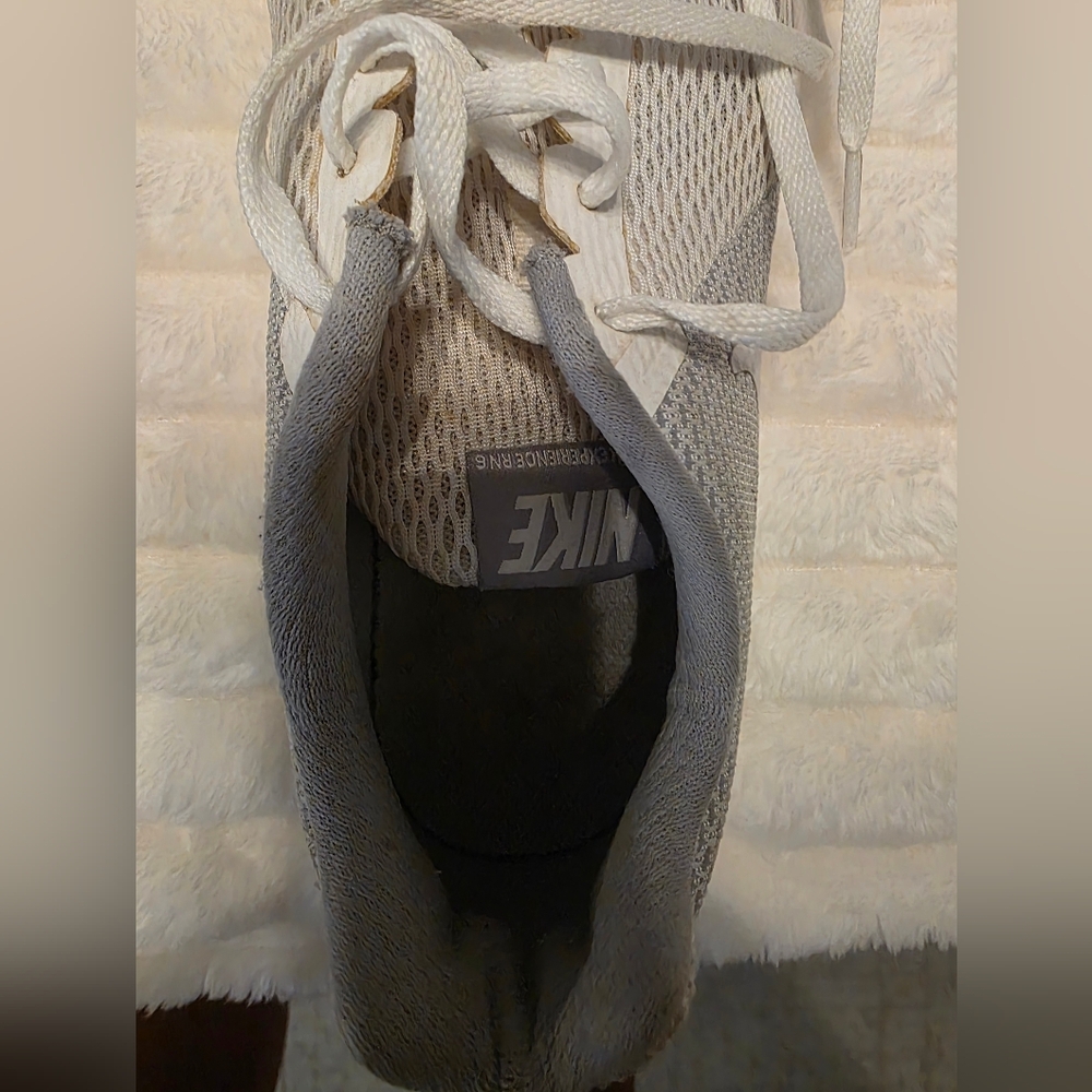 Nike Women's FLEX Experience Run Sneakers - Picture 10 of 11